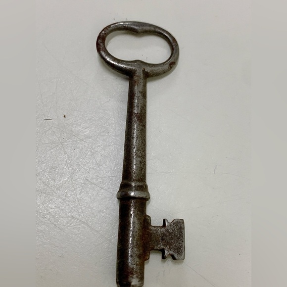 c. 1900 Antique Michigan Industrial Commercial Solid Barrel Skeleton Key - Picture 5 of 14